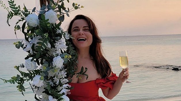 Где ее жеребец? Королеву заметили в объятиях Стаса Михайлова