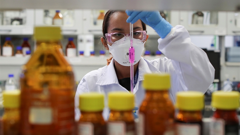 Медленно и нервно: в ЕМА объяснили задержку одобрения «Спутника V»