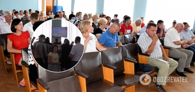 В Харьковской области депутаты подрались из-за переименования школ. Видео