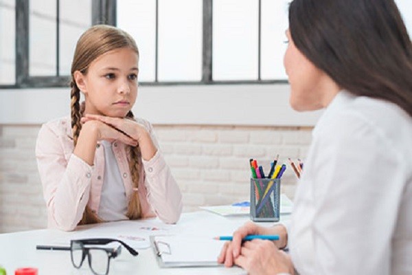 Тревожный рост ОКР у молодежи в Британии прошел на фоне пандемии и стресса